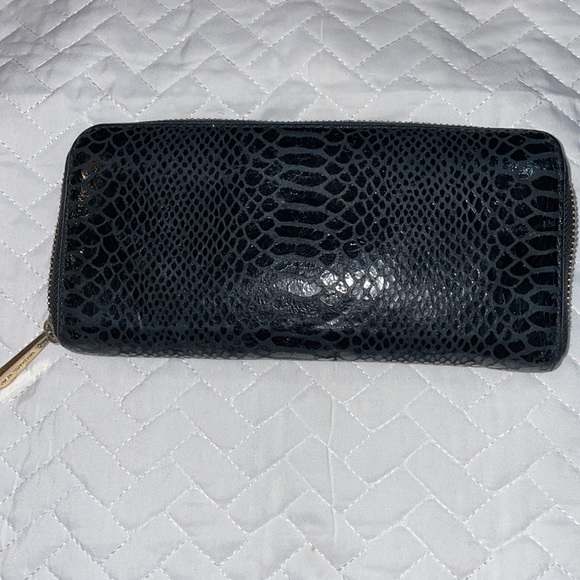 MK black shiny animal texture wallet, gold plated MK plaque - Picture 4 of 7